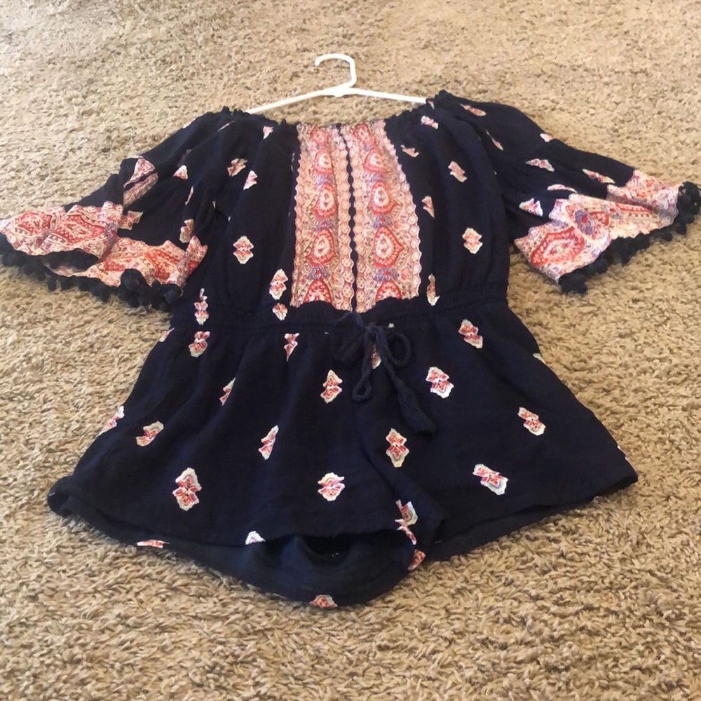 EUC Off the shoulder romper - Picture 6 of 8